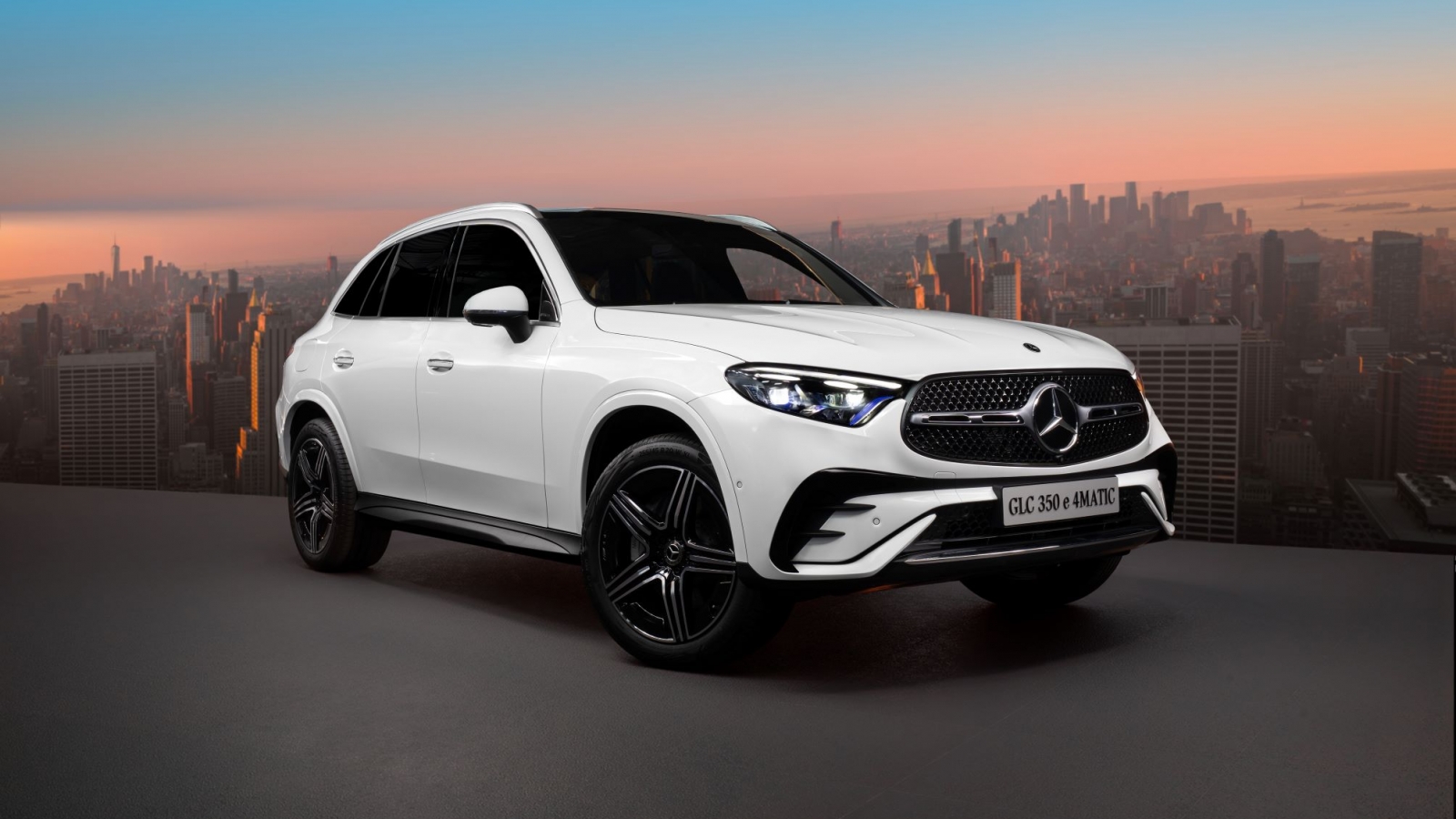 Mercedes-Benz ra mắt GLC 350e 4MATIC PHEV tại Việt Nam, giá gần 3 tỷ đồng