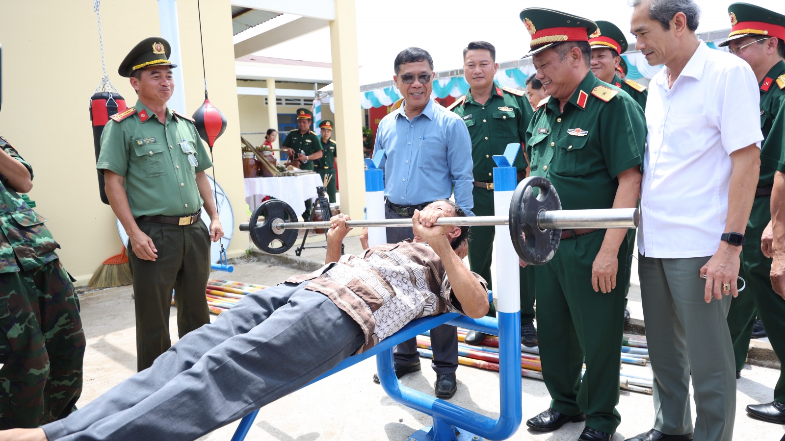 Quân khu 7 tổ chức nhiều hoạt động dân vận tại xã Sông Ray