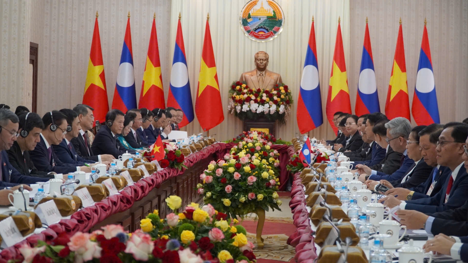 Thủ tướng Lê Minh Hưng Hội đàm Thủ tướng Lào Saleumxay Kommasith