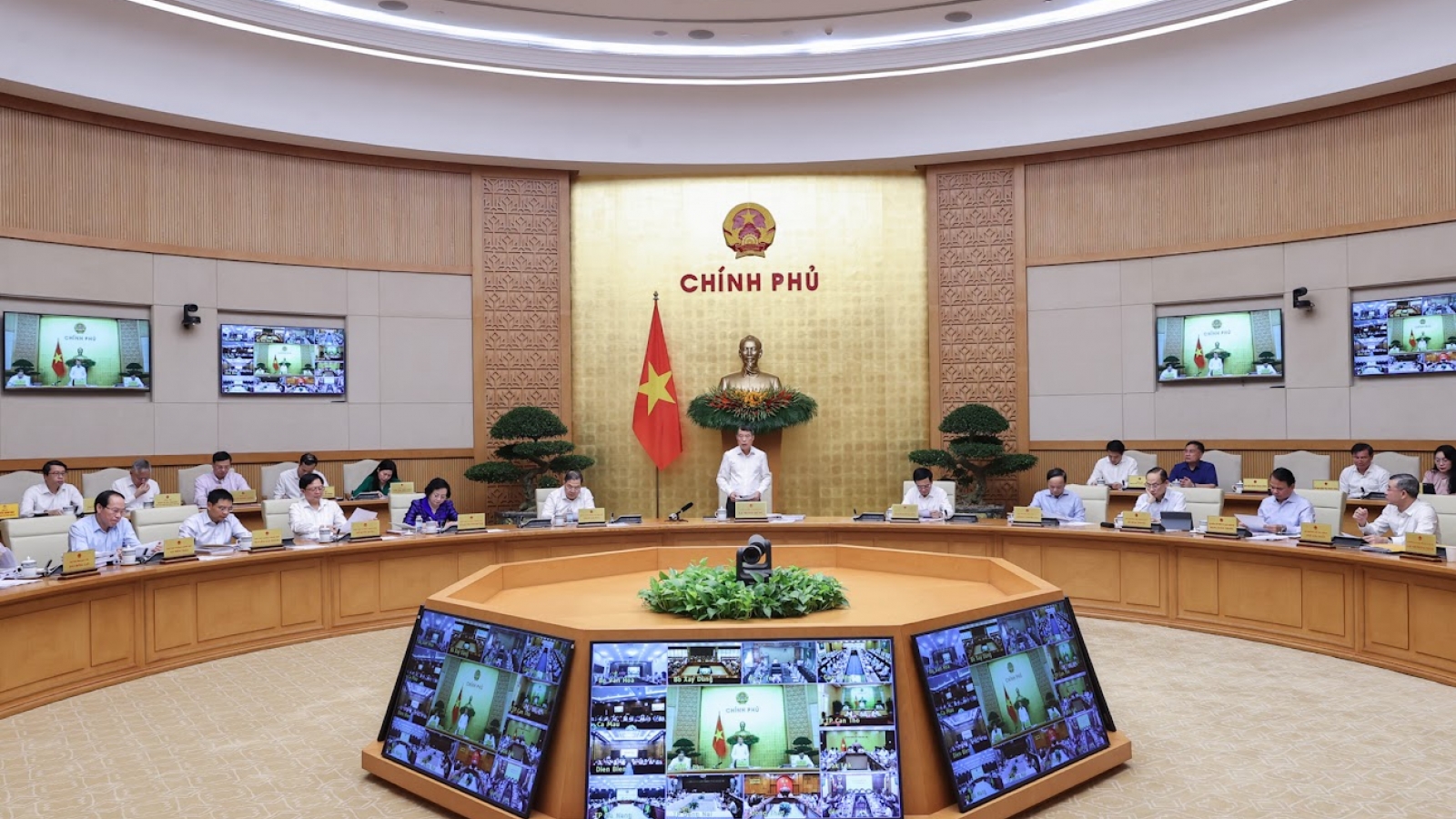Thủ tướng: Cực tăng trưởng Hà Nội, TP.HCM cần bứt phá xứng tầm với tiềm năng và cơ chế đặc thù