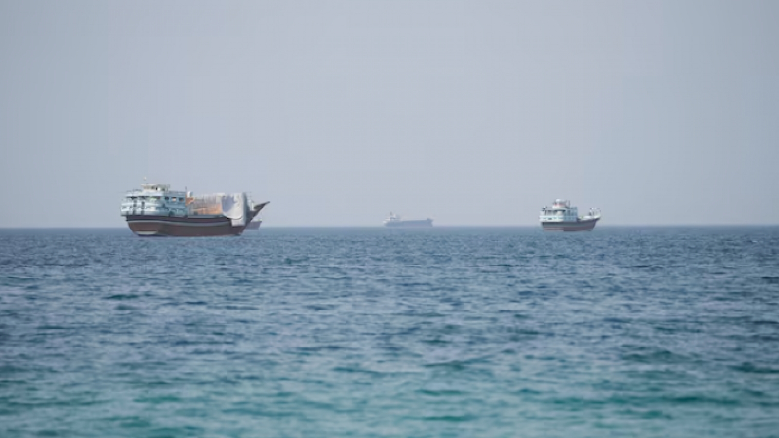 Iran tung chiến thuật hiểm đối phó Mỹ ở Hormuz, giá dầu trước cơn sóng dữ