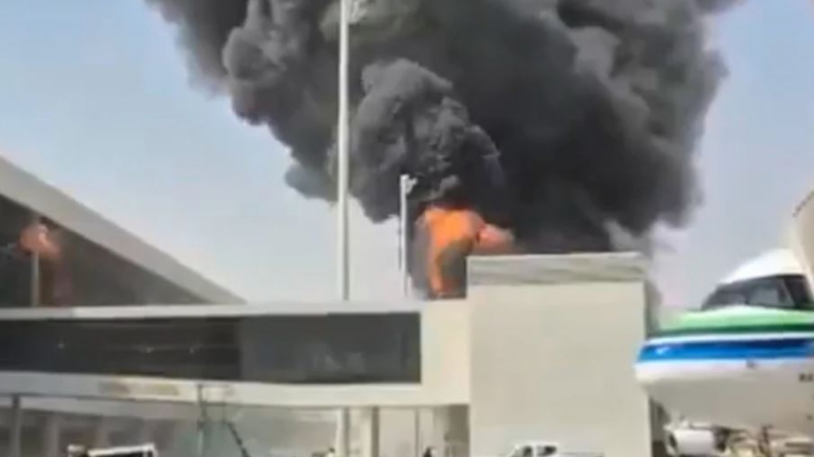 Houthi tiếp tục tấn công sân bay tại Saudi Arabia