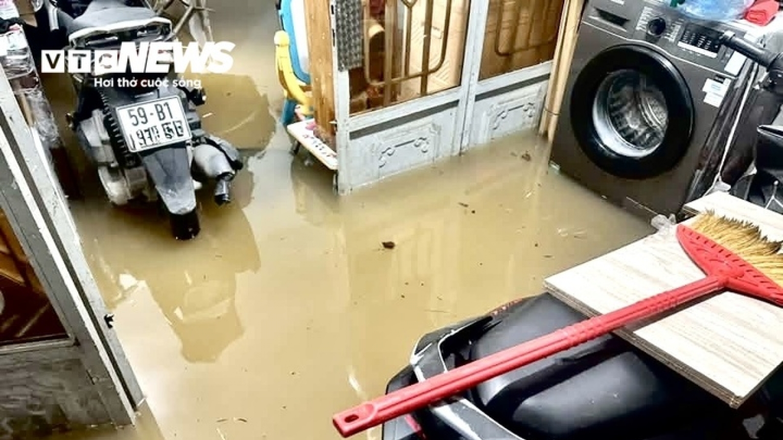 Xác minh thông tin có người tử vong nghi do điện giật lúc ngập nước ở TP.HCM