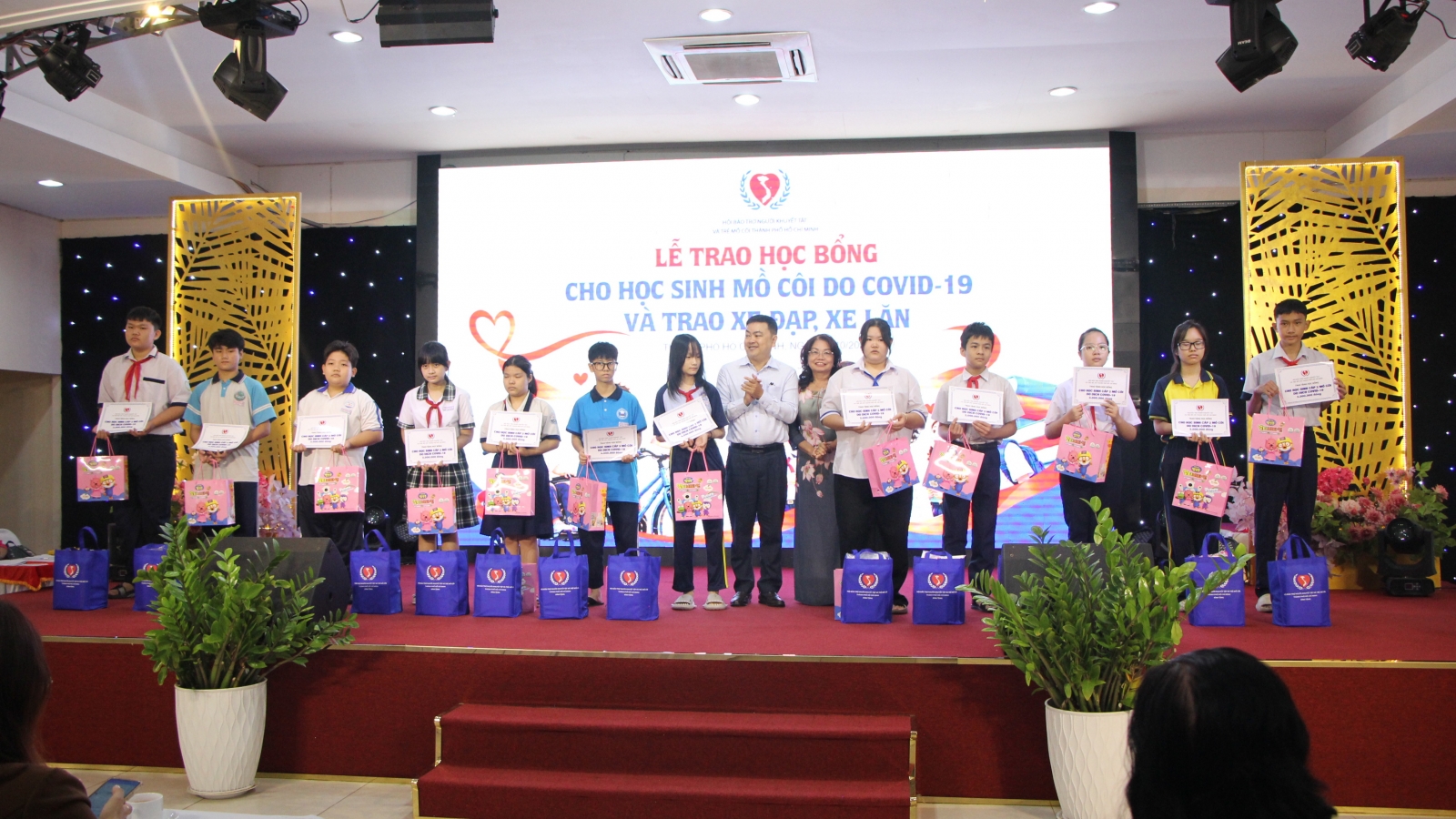 TP.HCM trao yêu thương, tiếp sức cho người khuyết tật và trẻ mồ côi