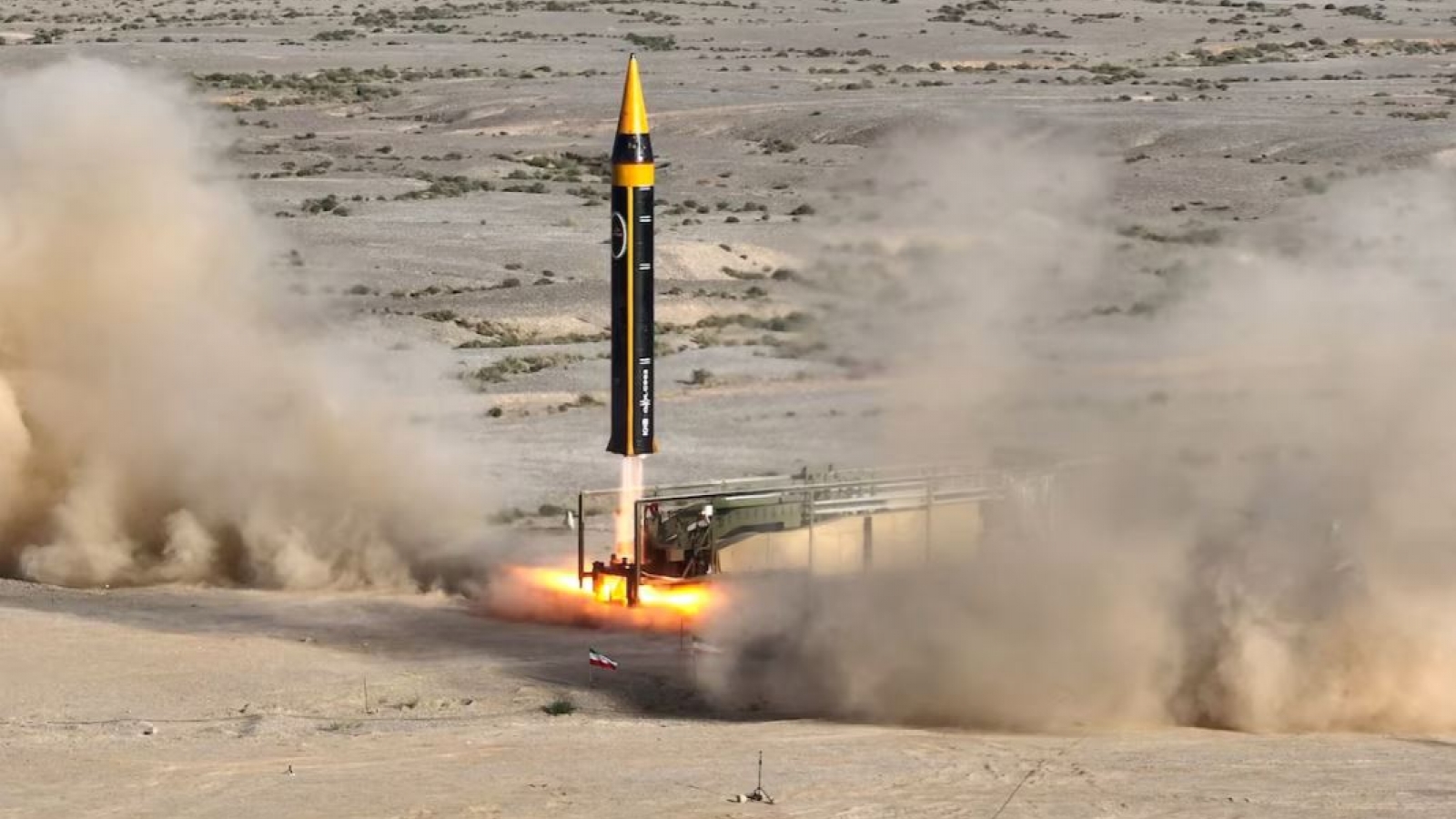 Iran cảnh báo sẵn sàng "tấn công phủ đầu" Mỹ