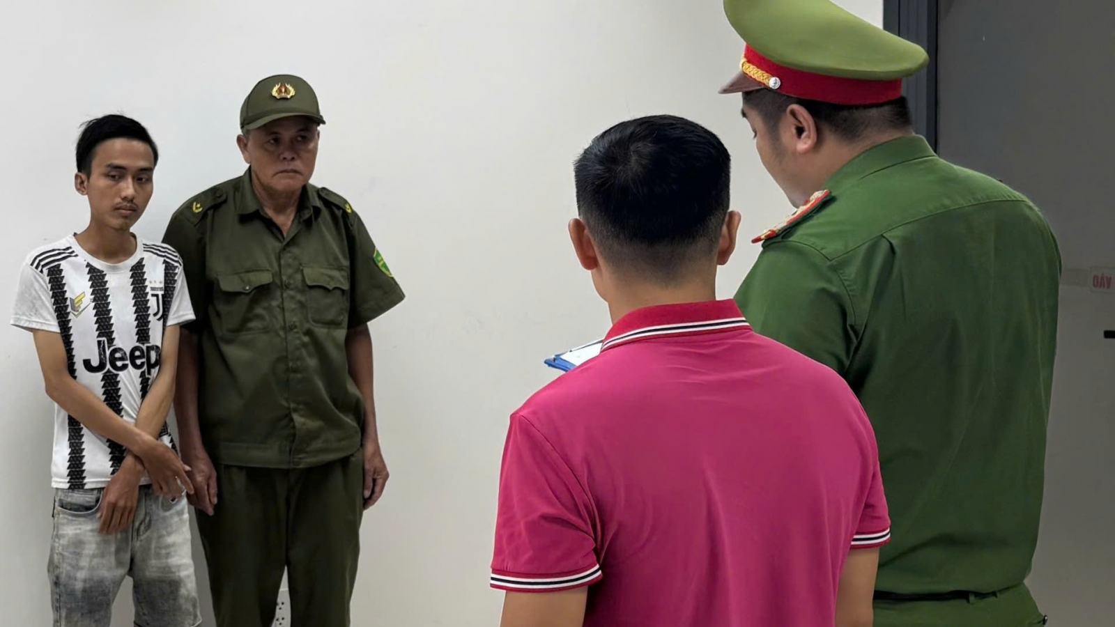 Khởi tố bắt tạm giam đối tượng dùng dao đâm người tại dãy nhà trọ