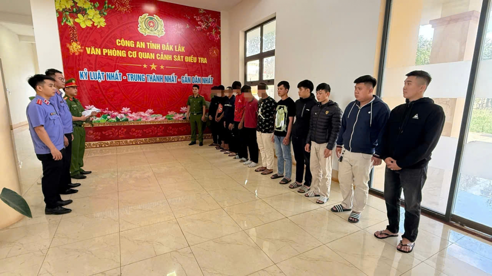Đắk Lắk khởi tố 13 đối tượng đánh nhau trên đường phố