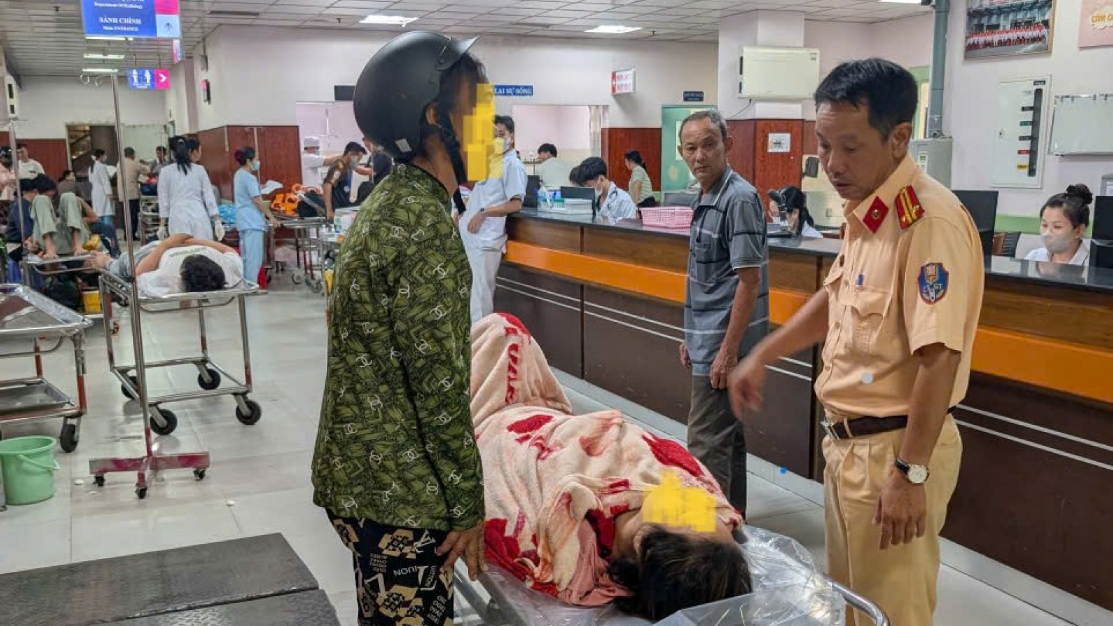 Kịp thời cứu sống người phụ nữ nhảy cầu Vàm Cống