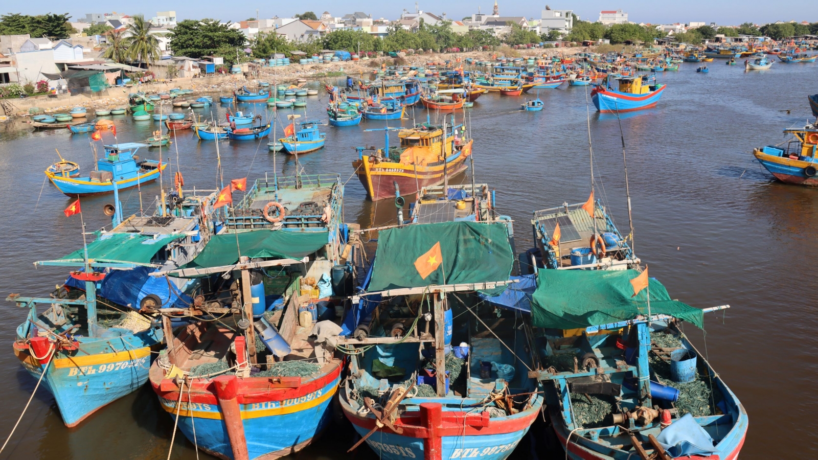 Lâm Đồng cảnh báo mưa dông, sạt lở và biển động
