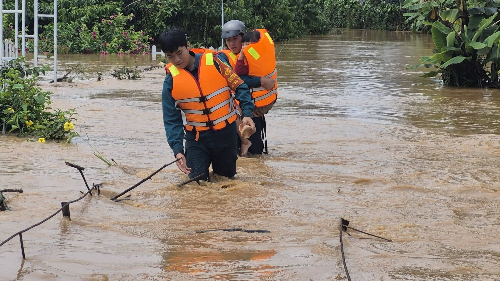 Lâm Đồng: Mưa lớn gây ngập nhiều nơi, hơn 40 hộ dân phải di dời