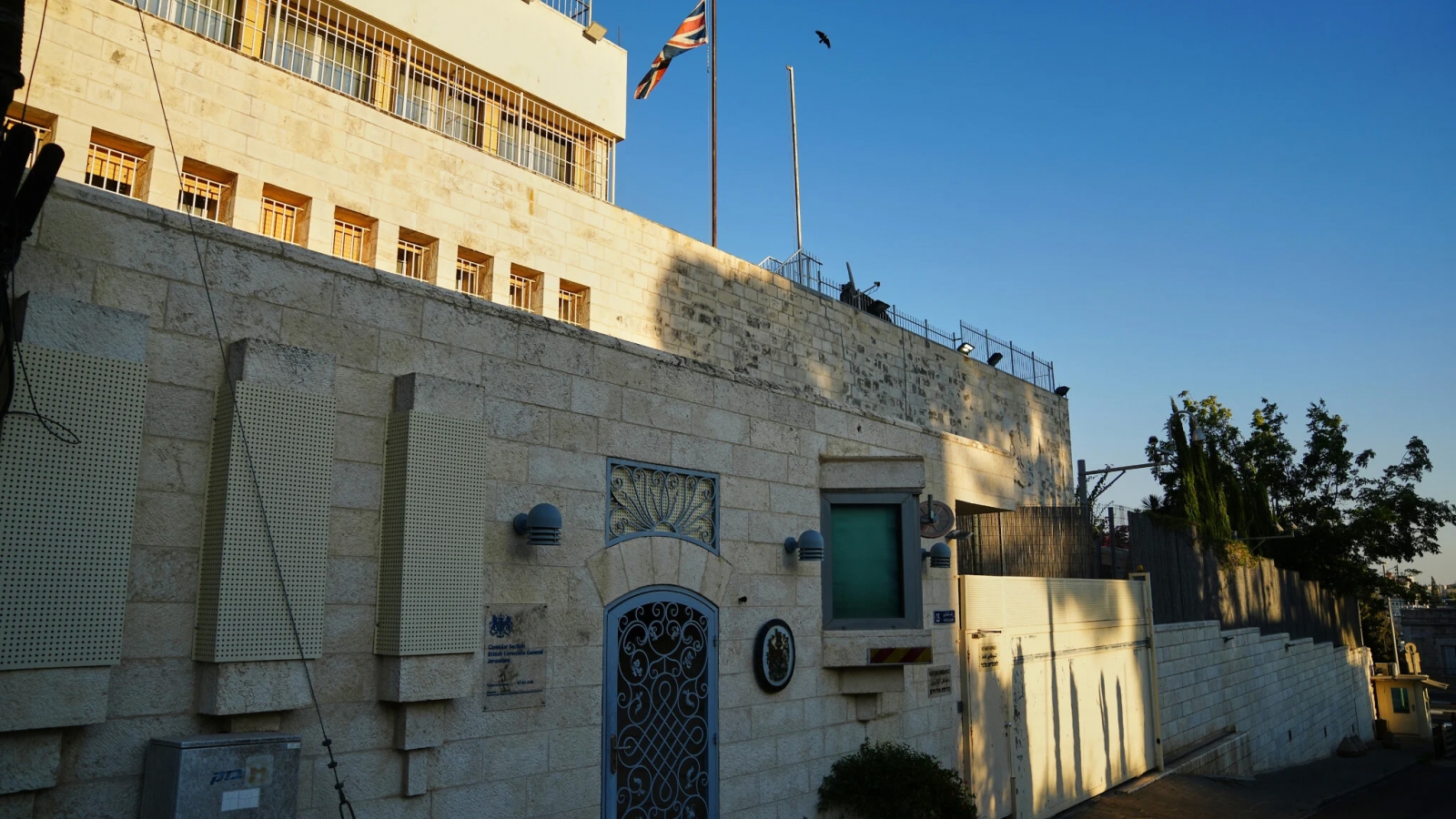 Israel đóng cửa lãnh sự quán Anh nhưng không trục xuất các nhà ngoại giao