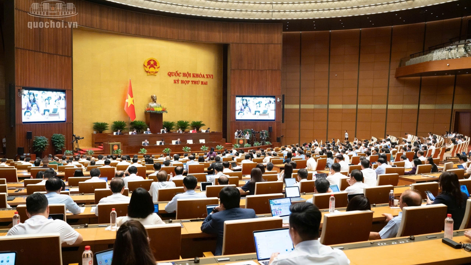 Lawmakers urge focus on growth quality and real incomes