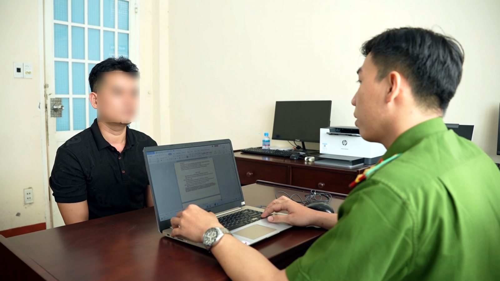 Bắt nghi phạm dùng dao cướp tiệm vàng ở TP.HCM sau 40 phút