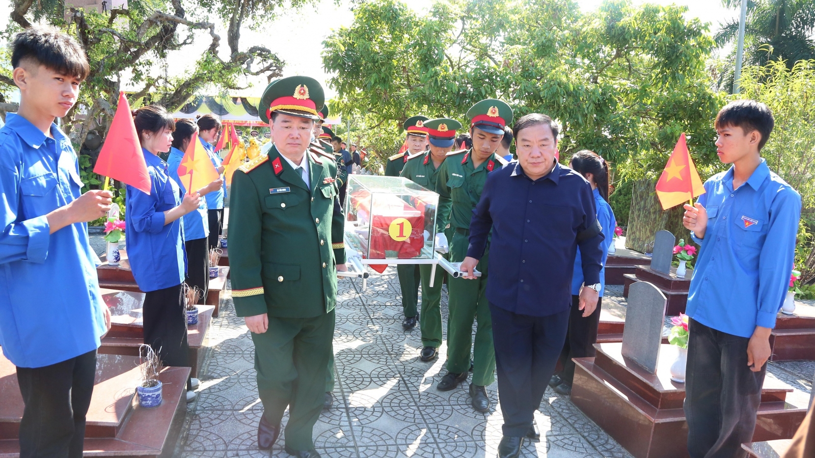 Truy điệu và an táng hài cốt liệt sĩ tại Sông Mã (Sơn La)