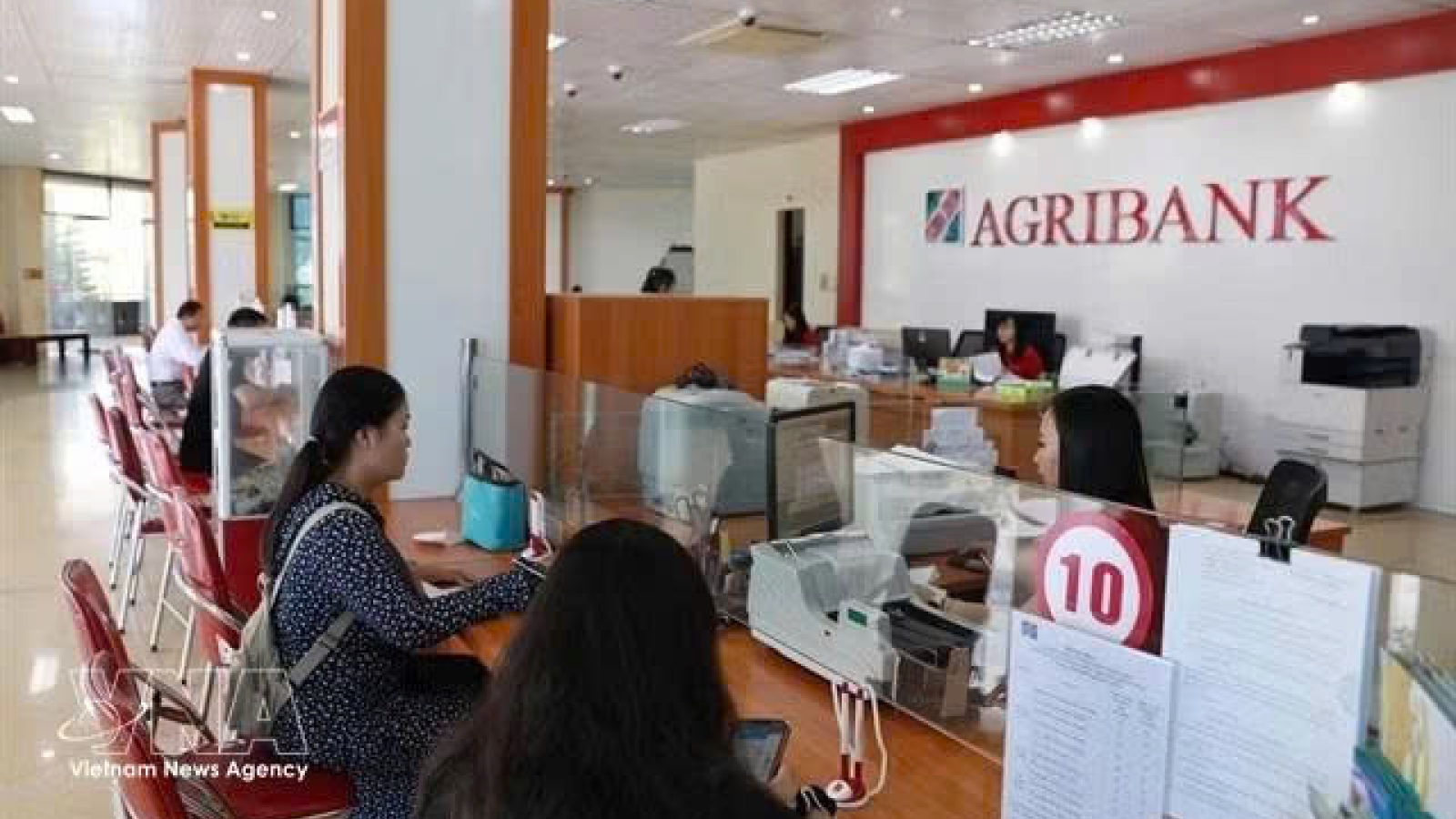 Deputy PM urges 1.5-2 percentage point lending rate cuts for businesses