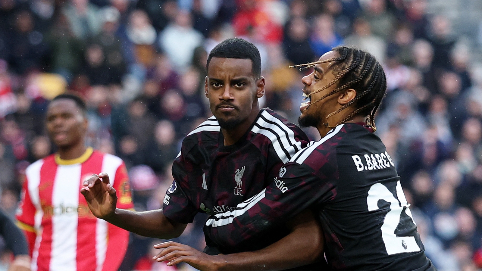 Bảng xếp hạng Ngoại hạng Anh mới nhất: Man City toàn thắng, Liverpool bứt phá