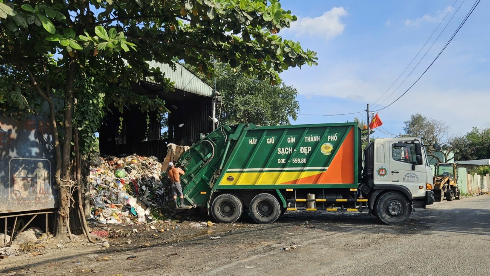 Trạm rác Long Trường quá tải so với thiết kế, ảnh hưởng sinh hoạt của người dân
