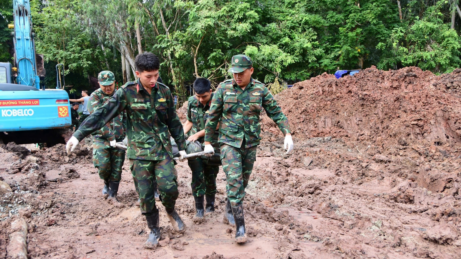 Phát hiện thêm 5 bộ hài cốt, 2 di vật kèm theo tại Công viên Lê Thị Riêng