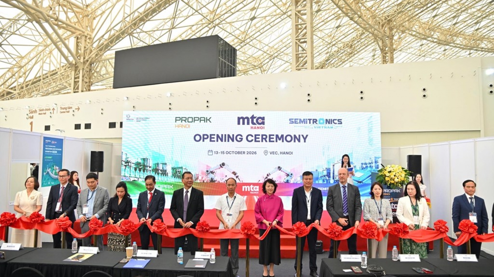 Three international exhibitions open in Hanoi to boost industrial supply chain
