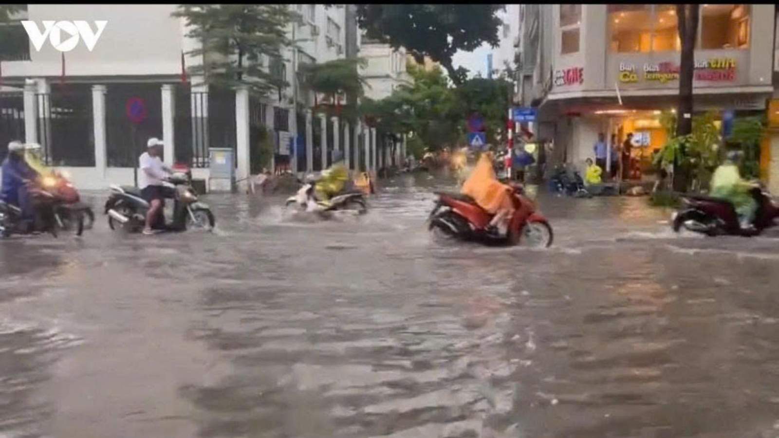 Thời tiết hôm nay 22/10: Miền Bắc nắng, miền Trung và miền Nam có mưa dông