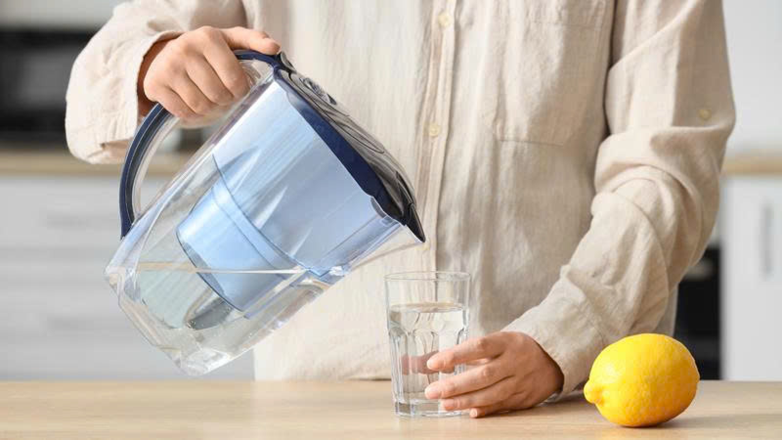 Uống nước đun sôi để nguội: 5 sai lầm nhiều người mắc mà không biết