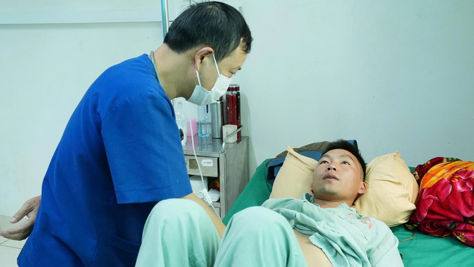 Cứu sống 4 người ngộ độc sau khi ăn nấm rừng ở Lai Châu