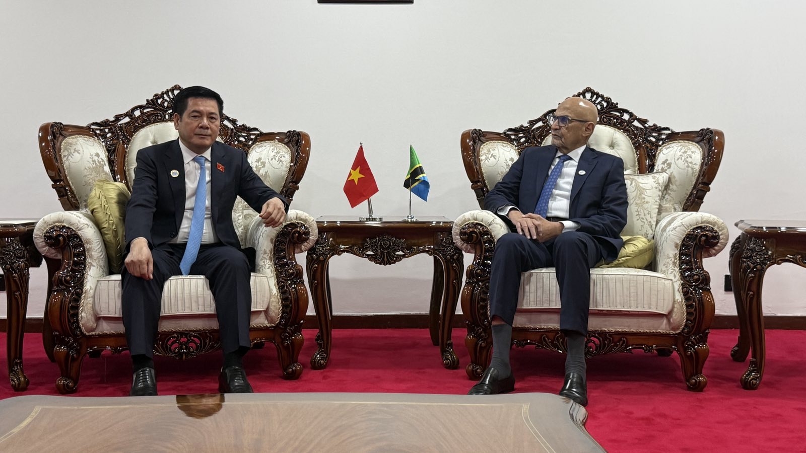 Phó Chủ tịch Quốc hội Nguyễn Hồng Diên hội kiến Chủ tịch Quốc hội Tanzanisa