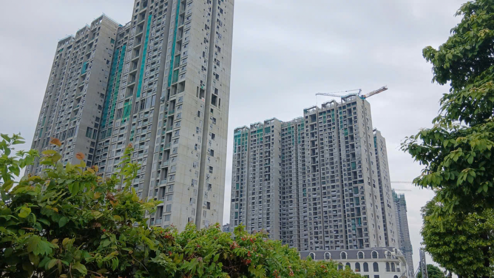 Lãi suất hạ, bất động sản có phá thế "giằng co" để thanh khoản trở lại?