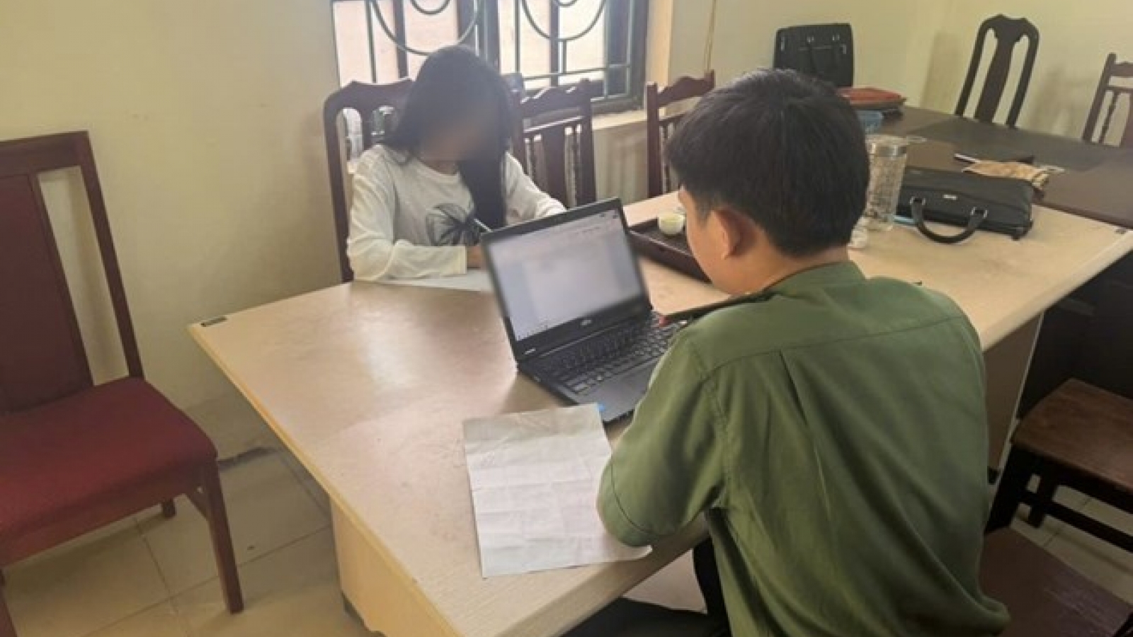 Người lập nhóm Facebook "Những người ghét bố mẹ" được công an gọi lên làm việc