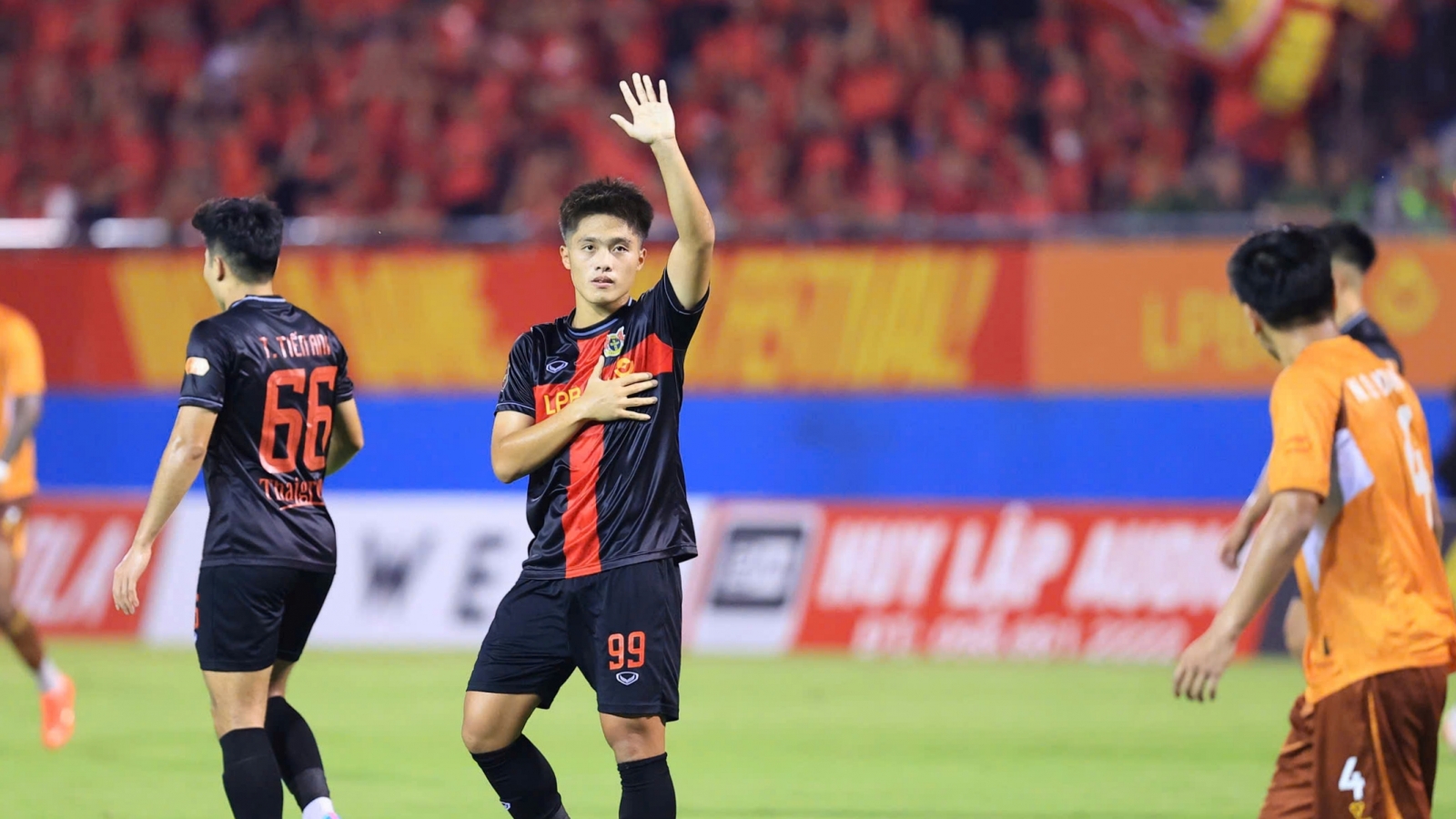 Sau vòng 4 V-League 2026/2027: Cuộc đua vô địch hấp dẫn và kịch tính