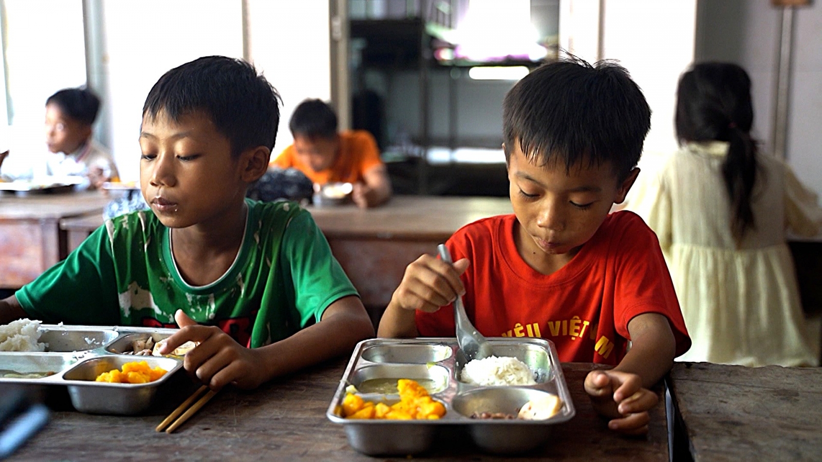 Trường nội trú vùng biên Nghệ An gặp khó với mức chi 39.000 đồng cho 3 bữa/ngày