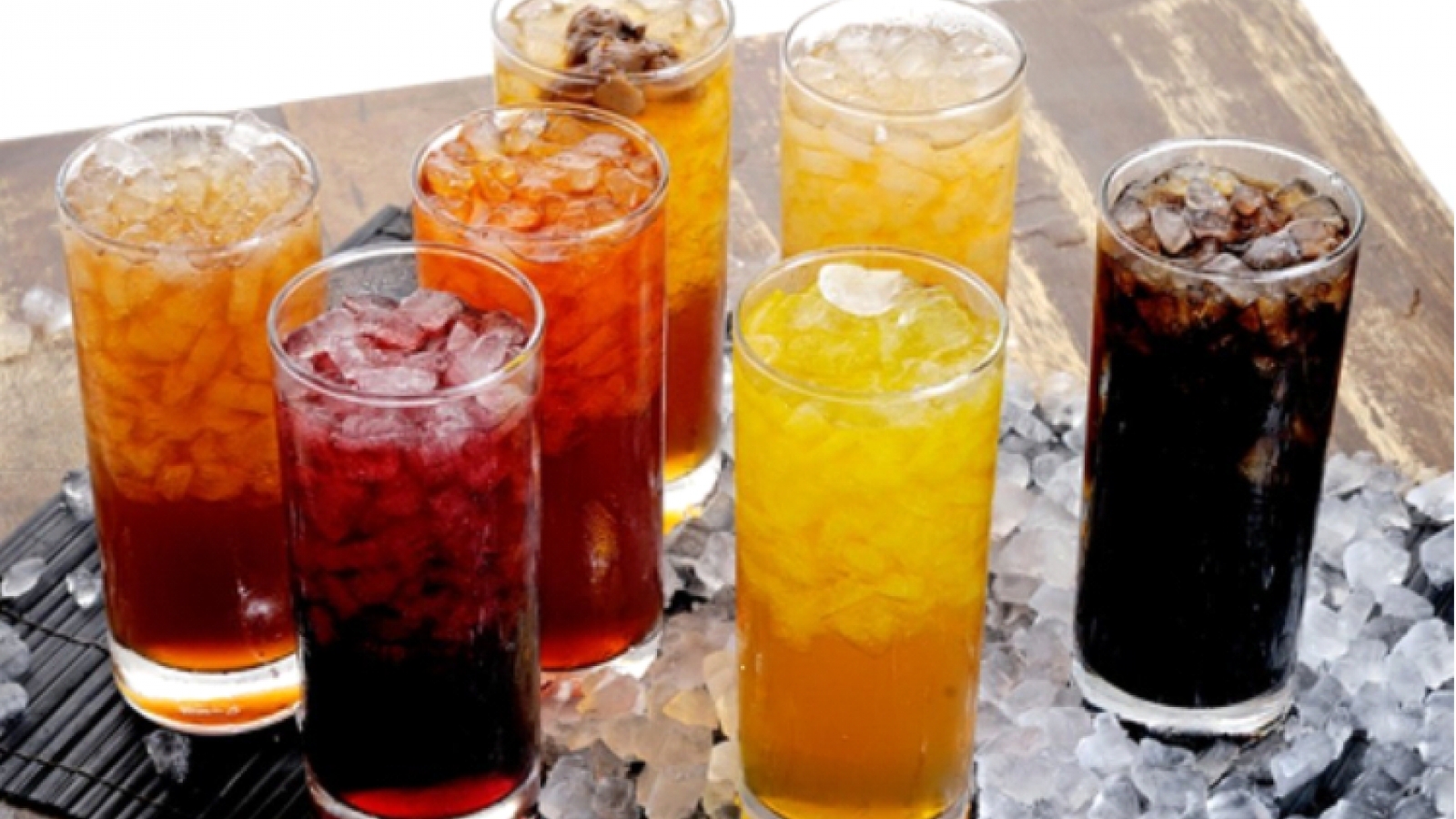 4 loại nước ai cũng thích nhưng uống nhiều lại thành “vua hại thận”