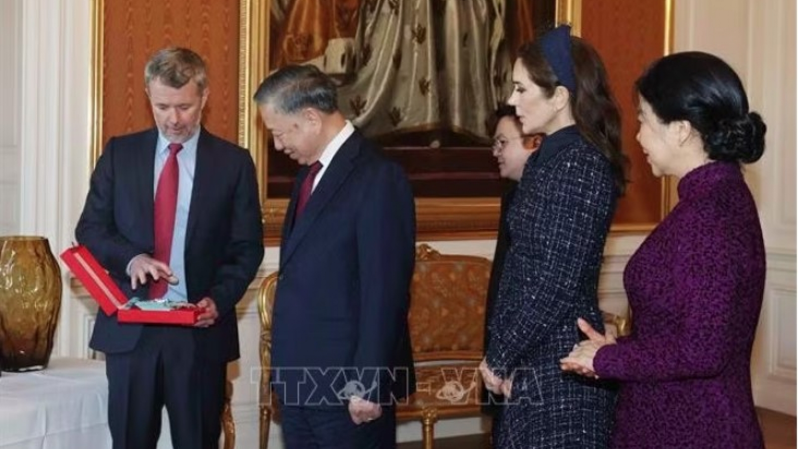 Party and State leader To Lam honoured with Order of the Elephant by King of Denmark