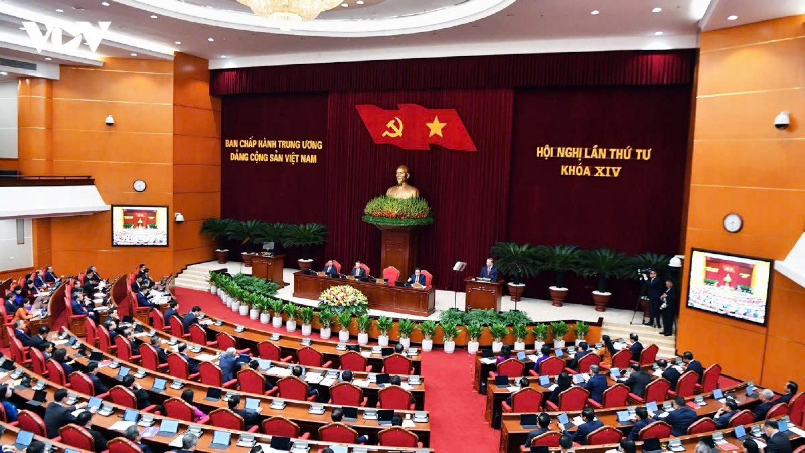 Party plenum focuses on foundations for Vietnam’s long-term development