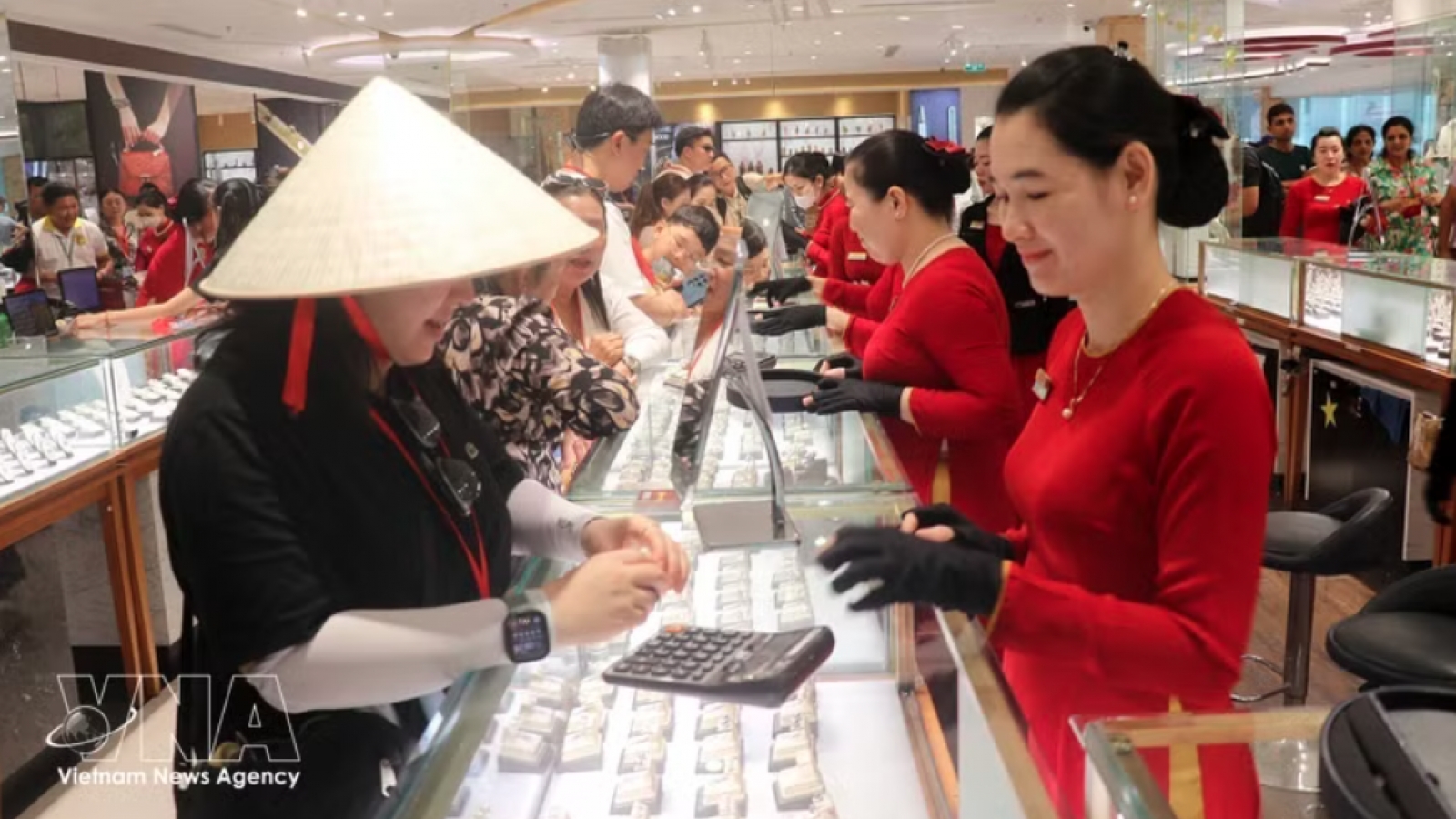 Vietnam seeks to boost shopping tourism