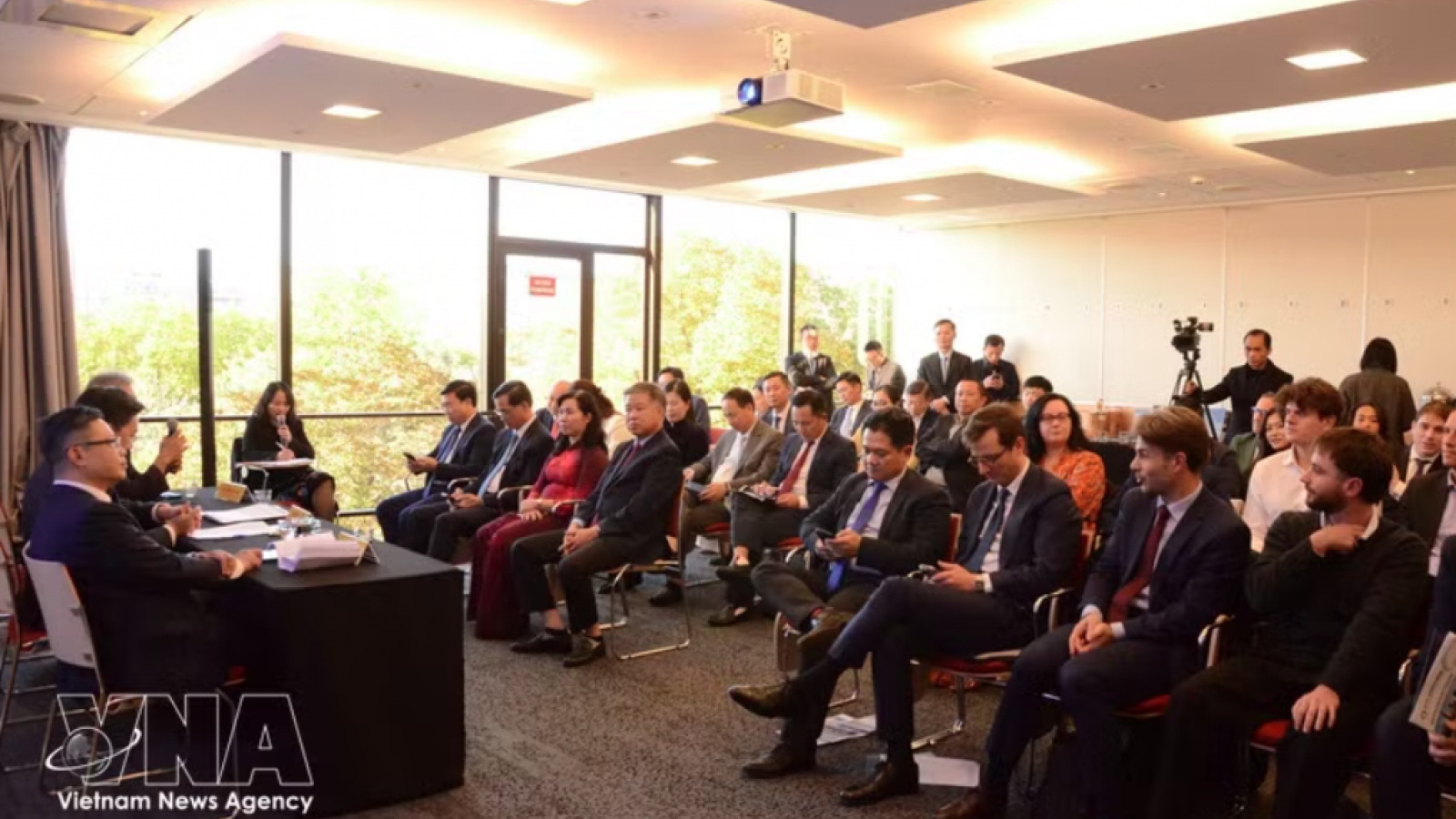 Vietnam, France expand cooperation in industry, clean energy, hi-tech