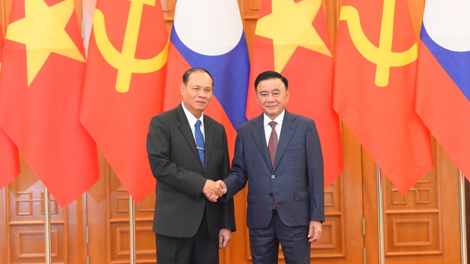 Thường trực Ban Bí thư Trần Cẩm Tú chủ trì lễ đón Thường trực Ban Bí thư Lào