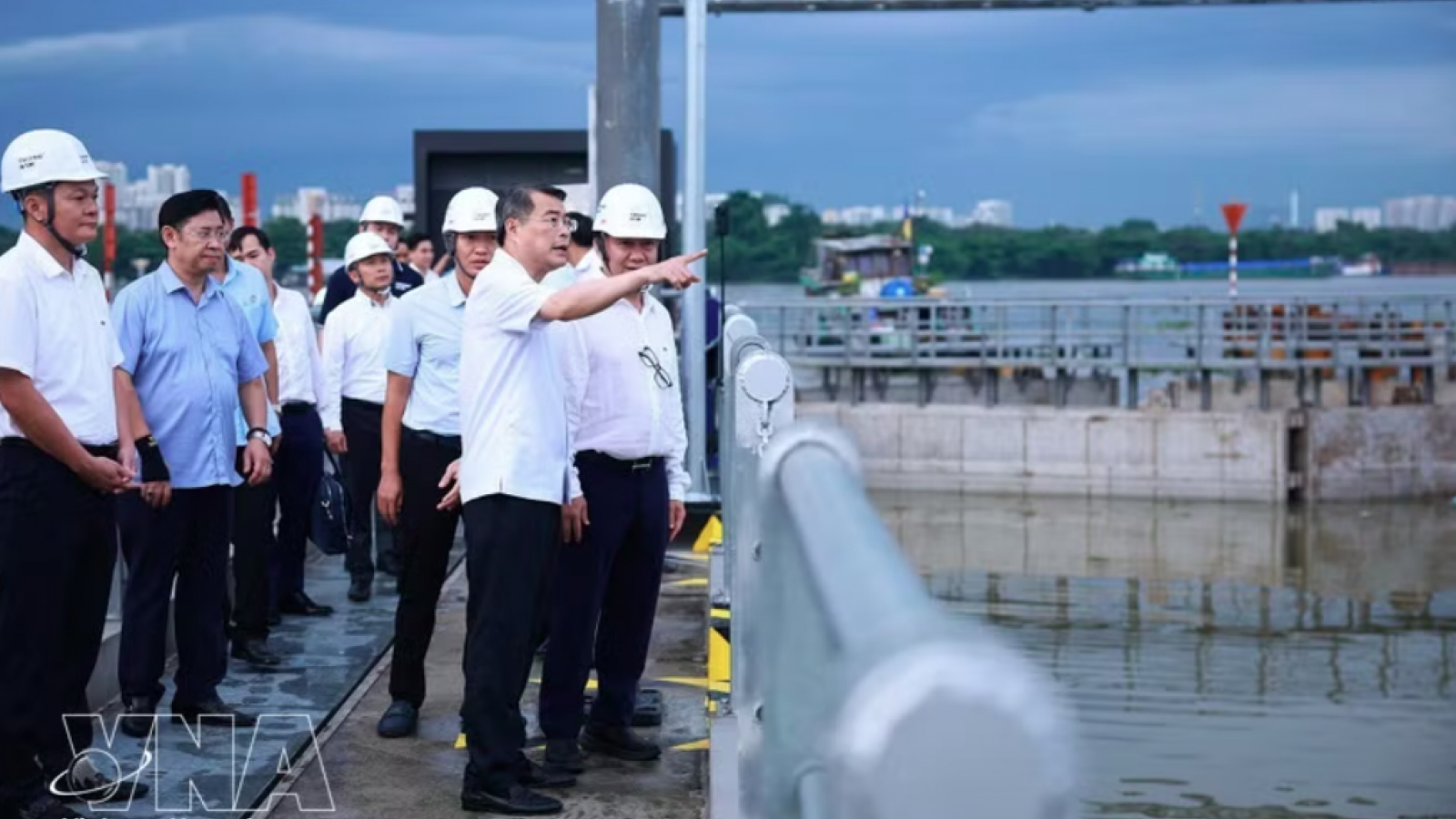 PM inspects key infrastructure projects in Ho Chi Minh City