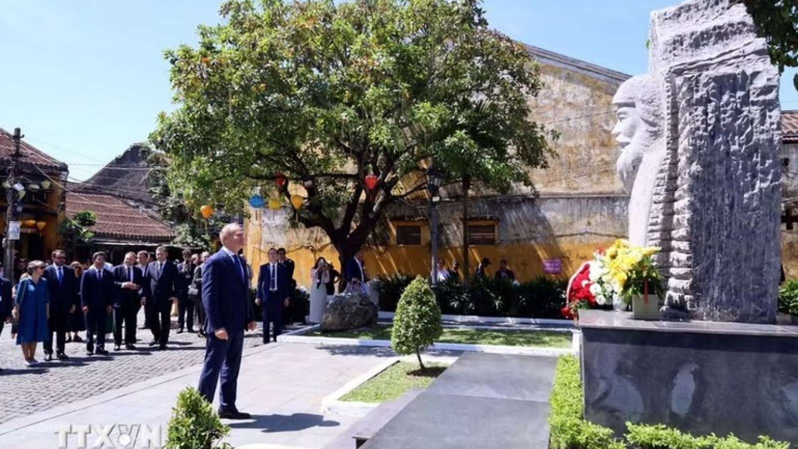 Polish Prime Minister Donald Tusk visits Hoi An Ancient Town in Da Nang