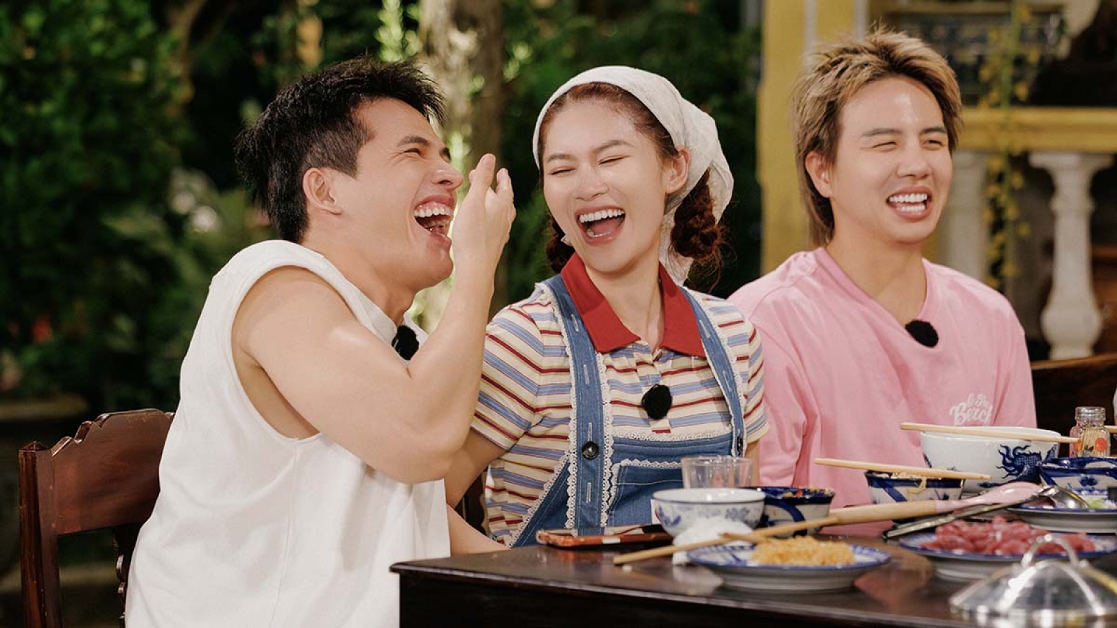 Quán nhà Haha tập 2: Dàn cast tất bật mở quán, những màn "quậy" cười nghiêng ngả