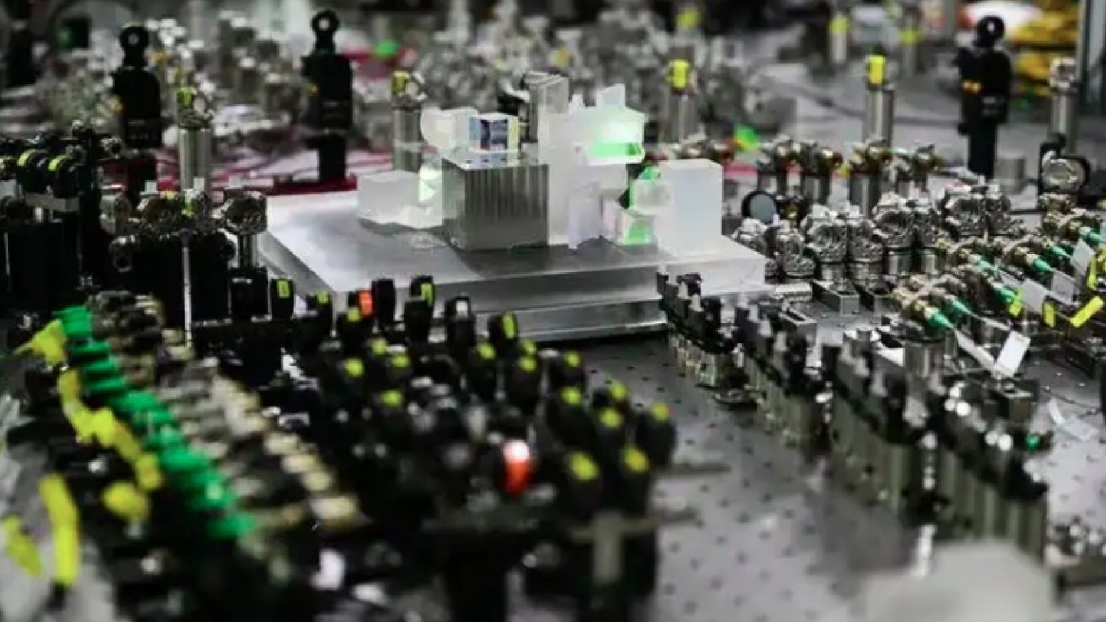 Japanese expert advises Vietnam on quantum technology strategy