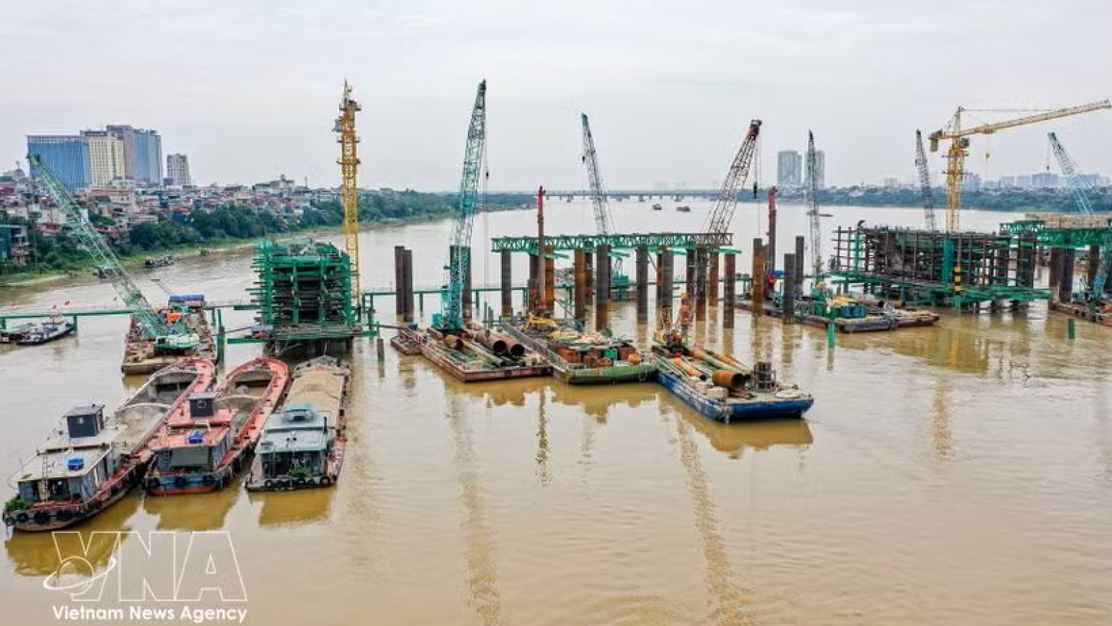 Hanoi accelerates construction of seven Red River bridges for APEC 2027