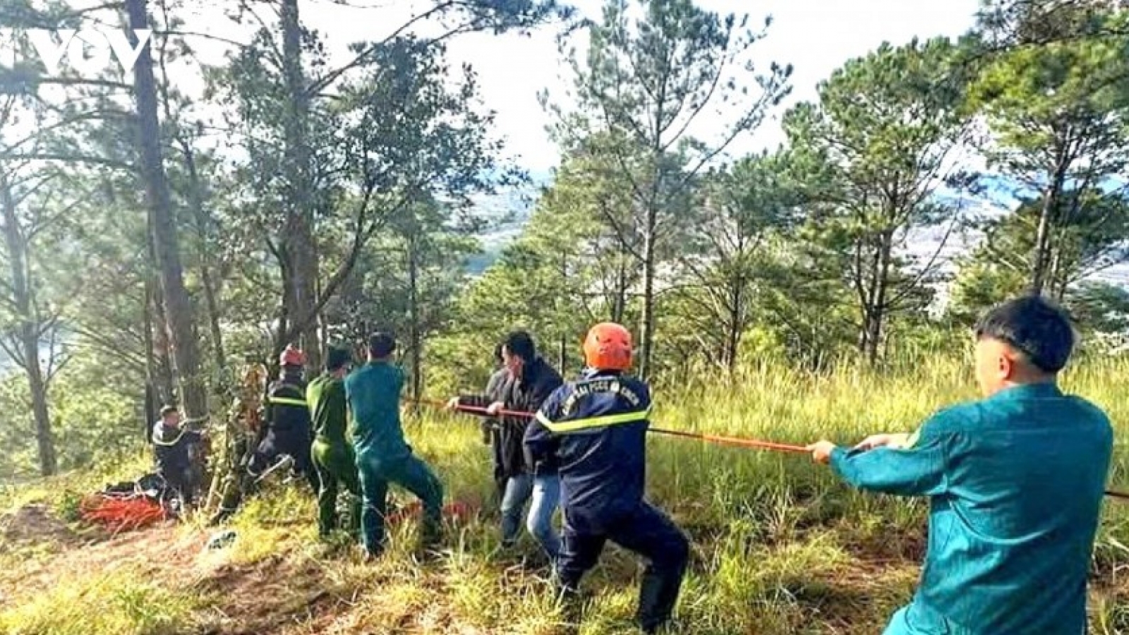 Malaysian tourist rescued after falling into 10-meter hole in Da Lat