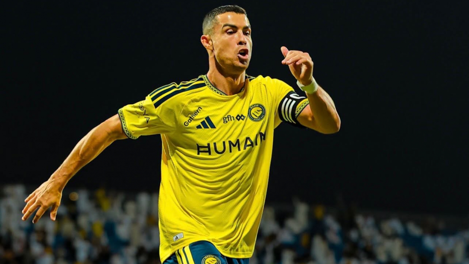 Cristano Ronaldo tìm lại cảm hứng ghi bàn sau chuỗi lùm xùm