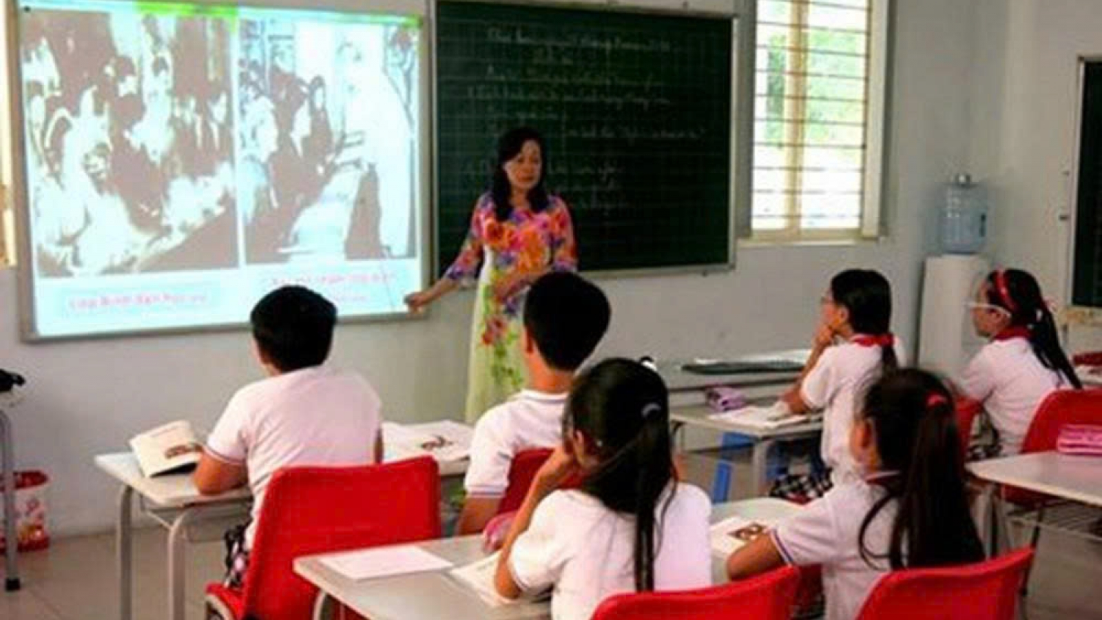 Chỉnh sửa sách giáo khoa Lịch sử không nên theo hướng thêm thật nhiều kiến thức
