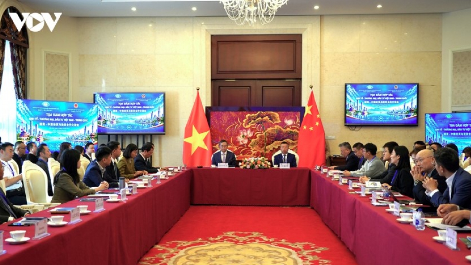 Roundtable seeks to boost high-tech investment ties between Vietnam and China
