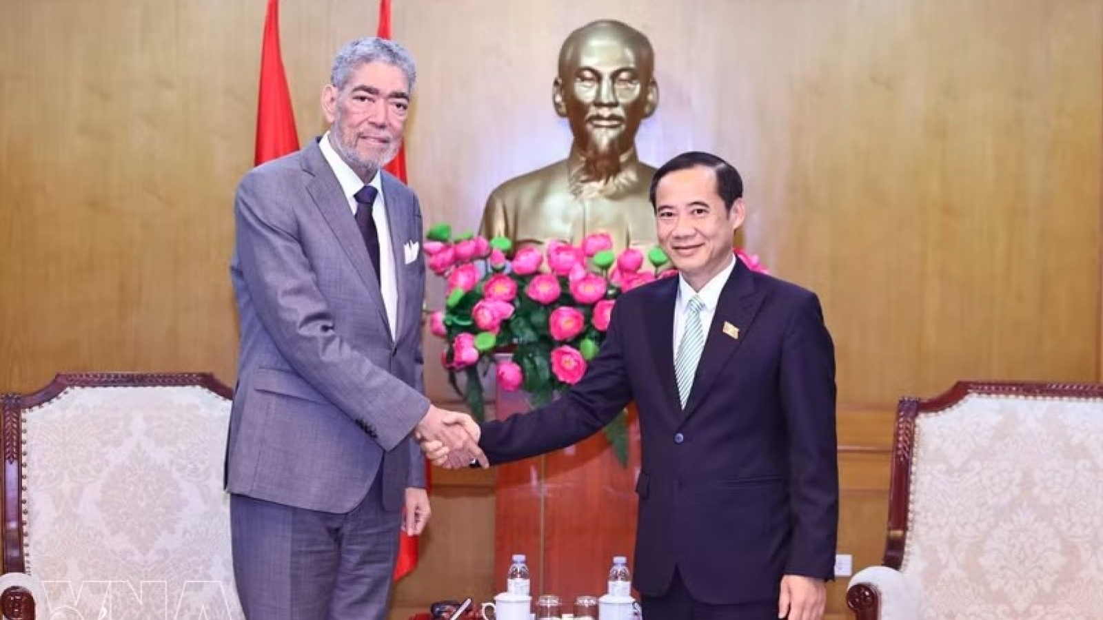 Vietnam, Dominican Republic pledge wider people-to-people exchanges