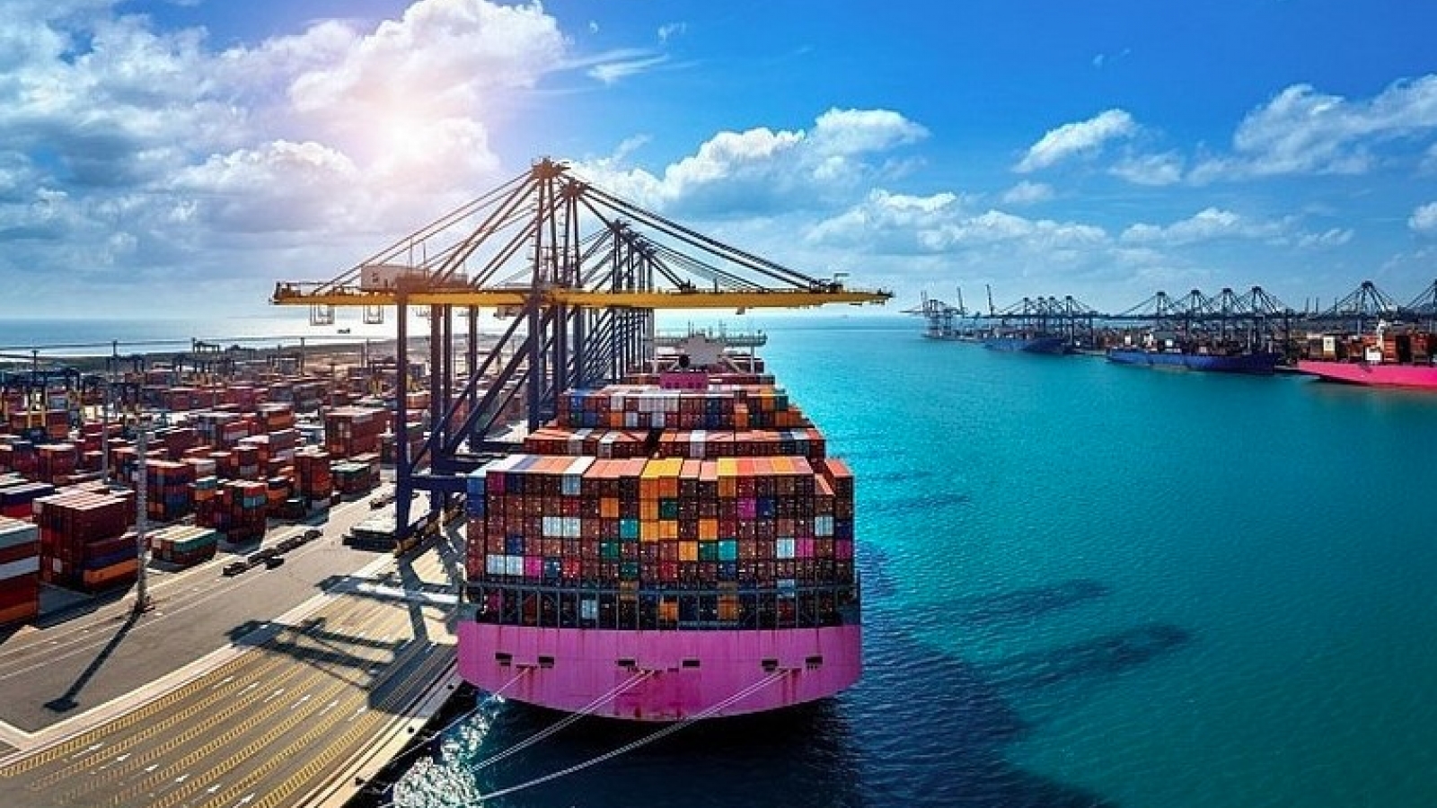 Trade turnover surpasses US$945 billion by mid-October