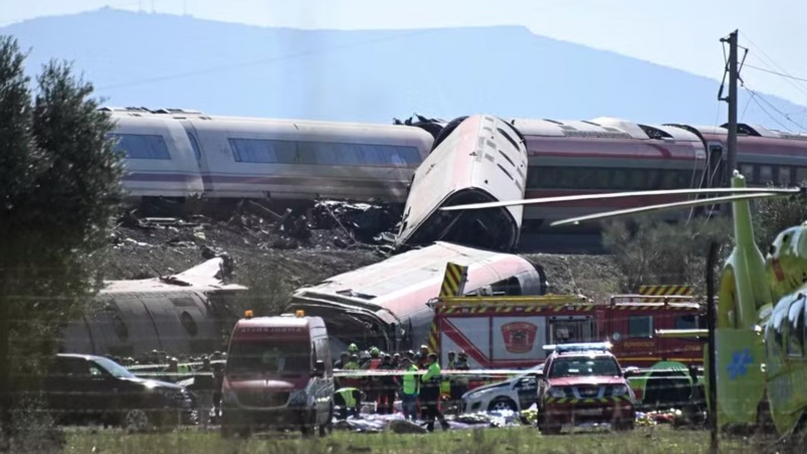 Vietnam’s top leader sends condolences to Spain over deadly train accident