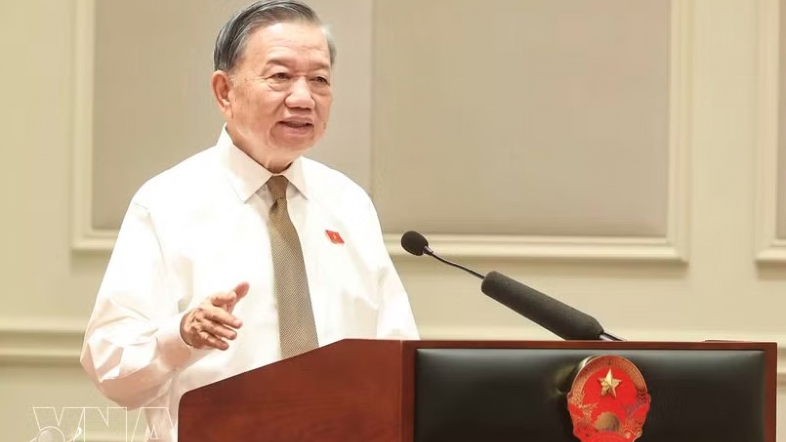Top leader calls on female NA deputies to help shape national development policies